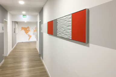 Planung und Gestaltung der Büroräume, Flure und der Aufenthaltsräume der Menten GmbH in Bergisch Gladbach.